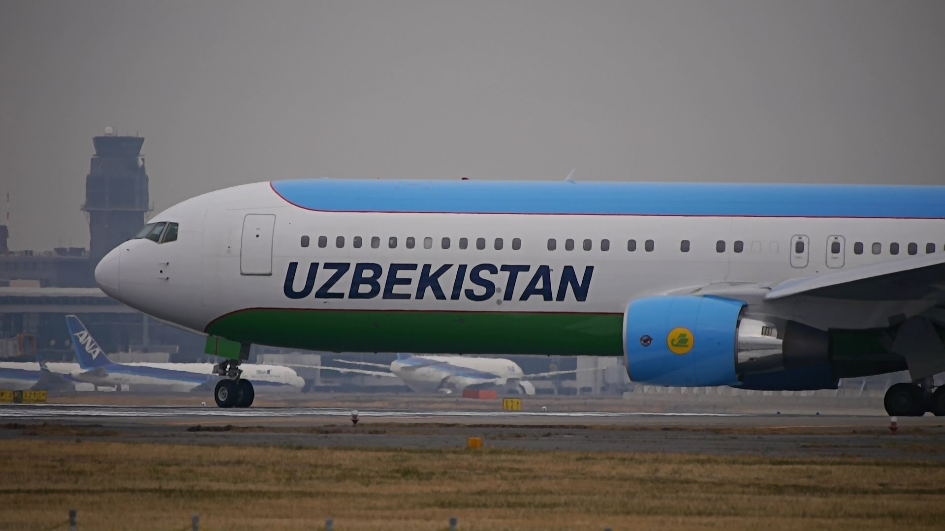 Узбекистан айверс. Боинг 767-300 Uzbekistan Airways. Самолет Узбекистон хаво йуллари. Боинг 767 хаво йуллари. Boeing 767 Uzbekistan Airways.